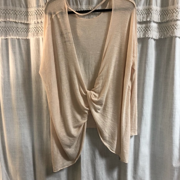 Free People Tops - FP Light Blush/Peach Top w Cute Back!